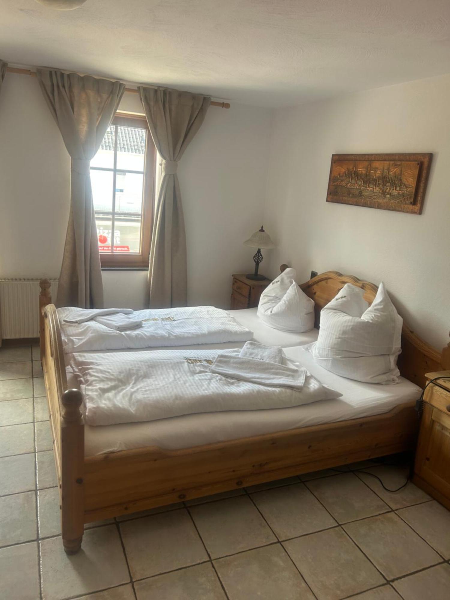 Gasthof Zur Post Siegen Bagian luar foto